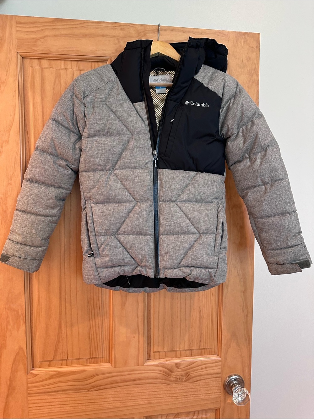 Columbia Youth Gray and Black Hooded Puffer Jacket